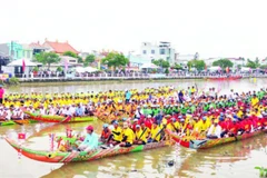 Đua ghe ngo trong Tuần lễ Văn hóa, du lịch gắn với Lễ hội Ok Om Bok.