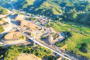 Một phần phân đoạn 27 km thuộc dự án đường cao tốc Hữu Nghị-Chi Lăng đã hoàn thiện.