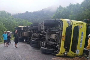 Hiện trường tai nạn trên đường Hồ Chí Minh đoạn qua xã A Lưới 1, thành phố Huế.