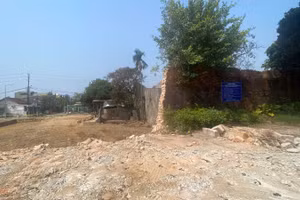 Bức tường ngăn cách hơn 100 năm qua đã được đập bỏ.