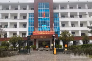 Nguyên Phó Viện trưởng cùng nhân viên của Viện Kiểm sát nhân dân thành phố Huế bị khởi tố vì nhận hối lộ. 