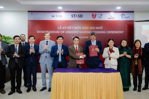 Thụy Sĩ đã ký kết biên bản ghi nhớ hợp tác với hai cơ sở đào tạo du lịch ở Huể để triển khai chương trình Đào tạo Quản trị Khách sạn cao cấp .