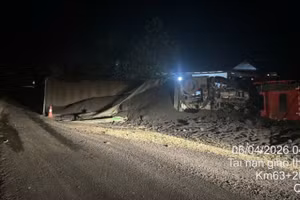 Hiện trường tai nạn lúc rạng sáng ngày 6/4 tại đèo A Co, Quốc lộ 49, thành phố Huế.
