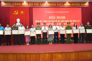 99 tổ chức, cá nhân ở Huế được khen thưởng.