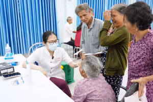 Thành phố Huế đã phát động chương trình khám sức khỏe định kỳ và khám sàng lọc miễn phí cho người dân trên địa bàn giai đoạn 2026-2030 vào sáng nay (1/7).