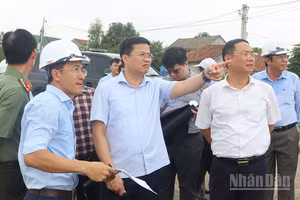 Kiểm tra các dự án giao thông trọng điểm, Chủ tịch Ủy ban nhân dân tỉnh Quảng Ngãi Nguyễn Đức Tâm yêu cầu chủ đầu tư đẩy nhanh tiến độ thực hiện dự án, bảo đảm hoàn thành mục tiêu giải ngân vốn đầu tư công năm 2026.