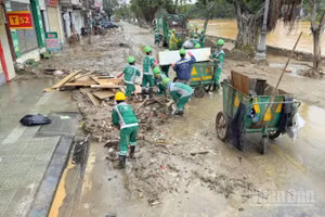 Huế kết thúc đợt mưa kéo dài 23 ngày với ba đợt lũ liên tiếp trong một tuần. (Ảnh: Trương Vững)