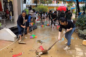 Trường tiểu học Lý Thường Kiệt nhận được hỗ trợ của công an, quân đội, phụ huynh và cả học sinh.