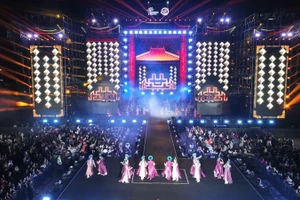 Lễ bế mạc Năm Du lịch quốc gia–Huế 2025 đã thu hút hàng ngàn người dân và du khách tham dự.