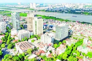 Sông Hồng và khu vực bãi sông, đoạn đi qua trung tâm thành phố Hà Nội.