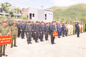 Các lực lượng trực tiếp tham gia chiến dịch “Xung kích thần tốc Quang Trung”. (Ảnh LƯƠNG TÙNG)