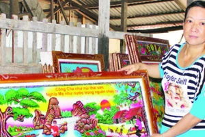 Tranh kiếng chợ Bà Vệ nổi tiếng ở Đồng bằng sông Cửu Long.