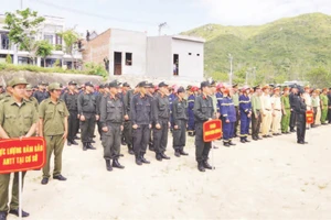 Các lực lượng trực tiếp tham gia chiến dịch “Xung kích thần tốc Quang Trung”. (Ảnh LƯƠNG TÙNG)