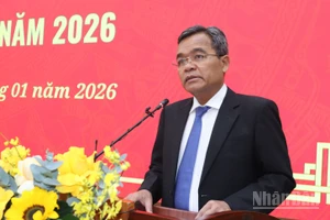 Đồng chí Hồ Văn Niên, Ủy viên Trung ương Đảng, Bí thư Tỉnh ủy Quảng Ngãi phát biểu chỉ đạo hội nghị.