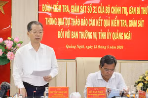 Đồng chí Nguyễn Văn Quảng, Bí thư Trung ương Đảng, Chánh án Tòa án nhân dân tối cao, Trưởng Đoàn kiểm tra, giám sát số 31 của Bộ Chính trị, Ban Bí thư phát biểu ý kiến tại hội nghị.