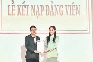 Ngô Thu Hà được kết nạp Đảng từ khi còn là sinh viên Trường đại học Y Hà Nội.