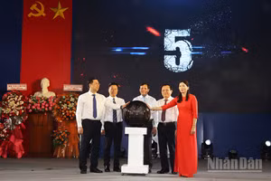 Nghi thức ra mắt Phân hiệu Trường đại học Tài chính-Marketing tại tỉnh Quảng Ngãi.