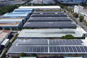 Doanh nghiệp ở Thành phố Hồ Chí Minh sử dụng điện áp mái trong sản xuất kinh doanh (Ảnh CTV).