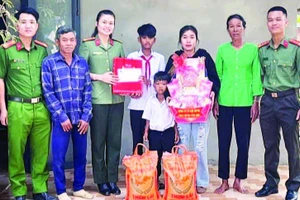 Công an xã Lộc Hưng chung tay chăm lo cho nhân dân dịp Tết Nguyên đán 2026.