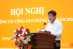 Đồng chí Nguyễn Đức Tuy, Phó Bí thư Tỉnh ủy, Chủ tịch Hội đồng nhân dân tỉnh Quảng Ngãi phát biểu chỉ đạo tại hội nghị.