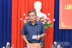 Đồng chí Hồ Văn Niên, Ủy viên Trung ương Đảng, Bí thư Tỉnh ủy Quảng Ngãi phát biểu kết luận buổi làm việc với Đảng ủy Sở Khoa học và Công nghệ.