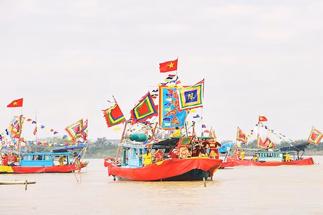 Diễn xướng hội quân trên sông Lục Đầu khơi dậy hào khí Đông A và tinh thần quật cường của quân dân Đại Việt.
