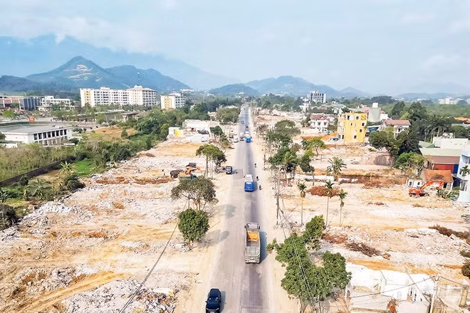 Dự án đường cao tốc Đại lộ Thăng Long (đoạn từ Quốc lộ 21 đến cao tốc Hà Nội- Hòa Bình) đang được đẩy nhanh tiến độ sau khi có mặt bằng (Ảnh DUY KHÁNH)