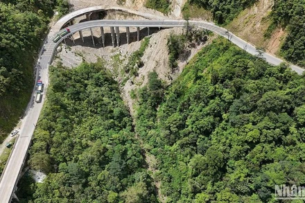 Quốc lộ 8A, trục giao thông xương sống của Khu kinh tế Cửa khẩu quốc tế Cầu Treo, tuyến đường kết nối giao thương giữa các tỉnh của Việt Nam, Lào và khu vực đông bắc Thái Lan