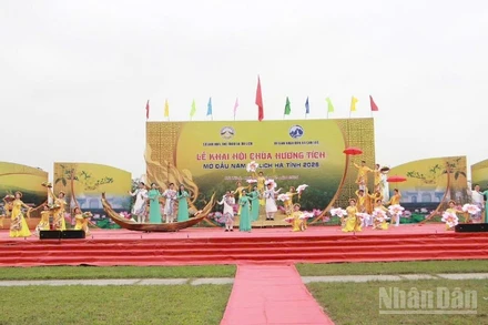 Lễ khai hội Chùa Hương Tích hằng năm đã trở thành sự kiện khởi động các hoạt động văn hóa-du lịch của tỉnh Hà Tĩnh.