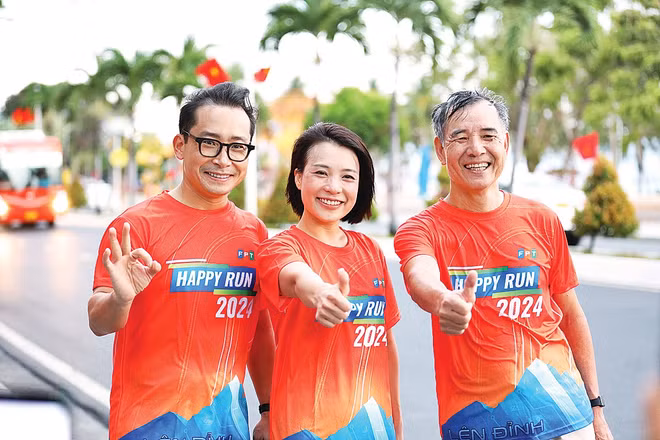 Chủ tịch Trường đại học FPT tham gia chạy Marathon và leo Everest Base Camp dù đã ở ngưỡng tuổi U70. (Ảnh: THÙY DƯƠNG)