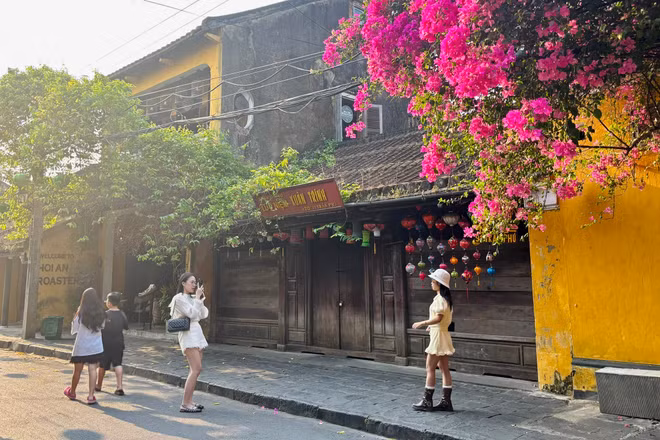 Thế hệ Gen Z ưu tiên những chuyến đi giàu trải nghiệm, thuận tiện di chuyển và tối ưu chi phí. (Ảnh: NGỌC BÍCH)