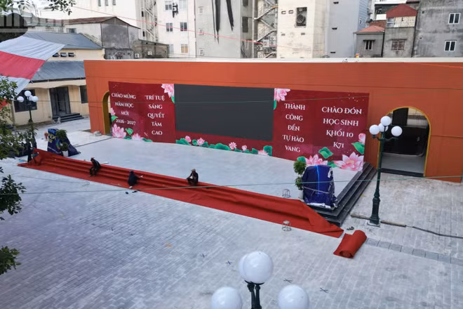 Các trường học đang hoàn tất công tác chuẩn bị cho lễ khai giảng năm học mới 2026-2027. (Ảnh: nhandan.vn)