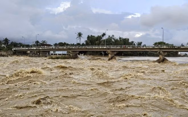 Lũ trên sông Cái Nha Trang sáng 4/12. (Ảnh minh họa)