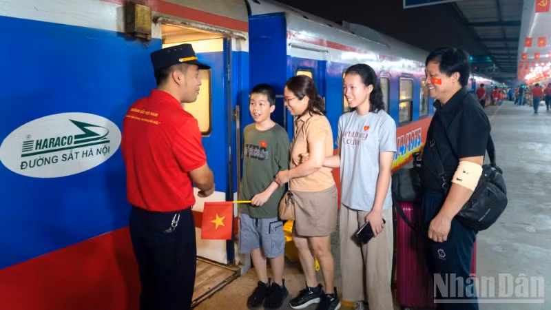 Đường sắt bắc-nam là tuyến hành lang vận tải quan trọng. (Ảnh minh họa: TRUNG HƯNG)