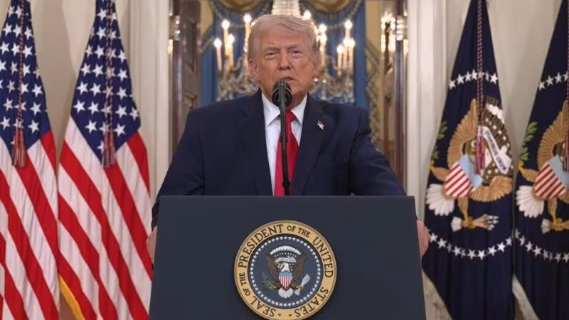 Tổng thống Mỹ Donald Trump phát biểu trên truyền hình về cuộc xung đột với Iran, ngày 1/4/2026. (Ảnh chụp màn hình: Xinhua)