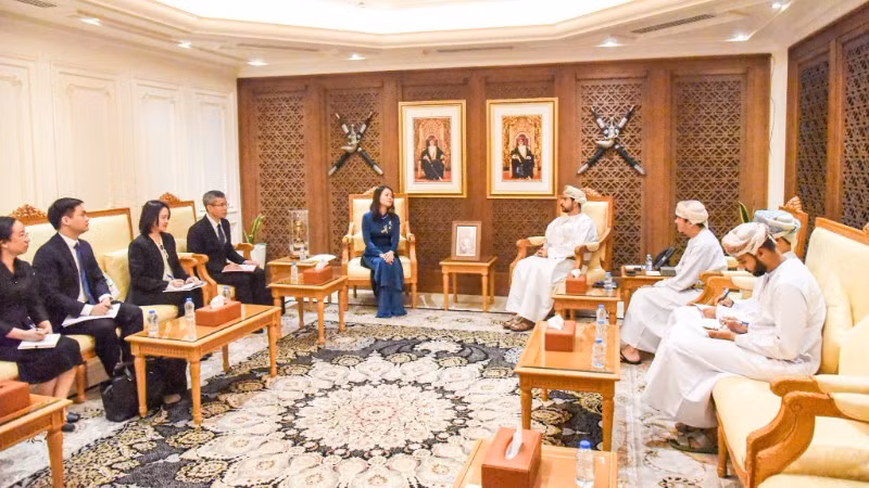 thu-truong-ng-nguyen-minh-hang-gap-bo-truong-thuong-mai-cong-nghiep-va-xuc-tien-dau-tu-oman-2-2225.jpg