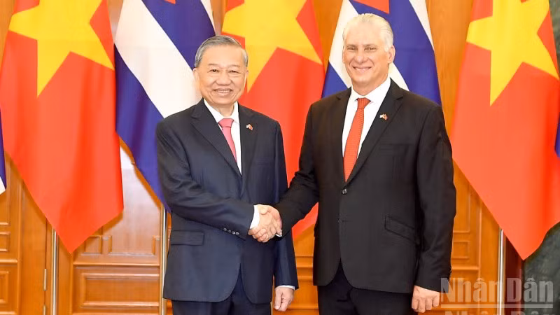 Tổng Bí thư Tô Lâm với Bí thư Thứ nhất, Chủ tịch nước Cuba Miguel Diaz-Canel Bermudez. (Ảnh: ĐĂNG KHOA)