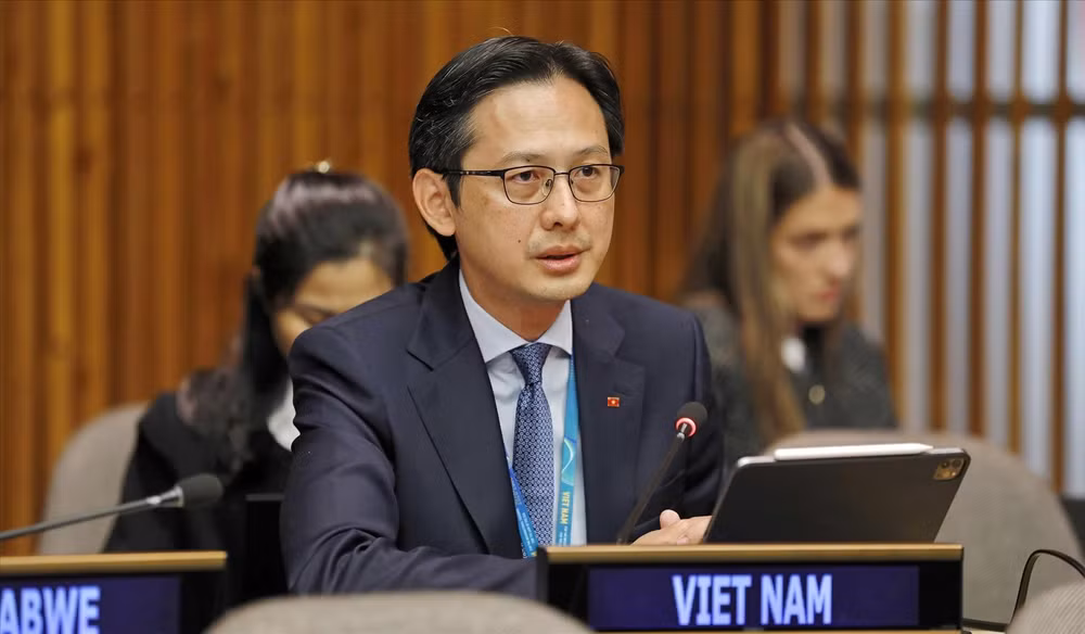 Đại sứ Đỗ Hùng Việt, Trưởng Phái đoàn thường trực Việt Nam tại Liên hợp quốc, phát biểu tại phiên họp. (Ảnh: TTXVN)