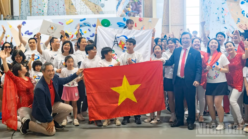 Các hội đoàn người Việt Nam tại Pháp tham gia Đại hội Thể thao người Việt Nam tại Pháp lần thứ 3, góp phần tạo nên ngày hội giao lưu, đoàn kết và gìn giữ bản sắc văn hóa dân tộc.