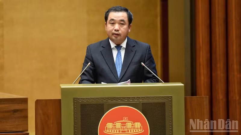 Bộ trưởng Nông nghiệp và Môi trường Trần Đức Thắng phát biểu giải trình vấn đề đại biểu Quốc hội nêu. (Ảnh: DUY LINH)