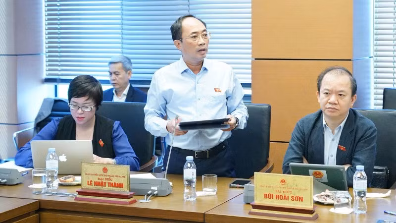 Đại biểu Lê Nhật Thành (Hà Nội) phát biểu tại phiên thảo luận Tổ của Quốc hội.