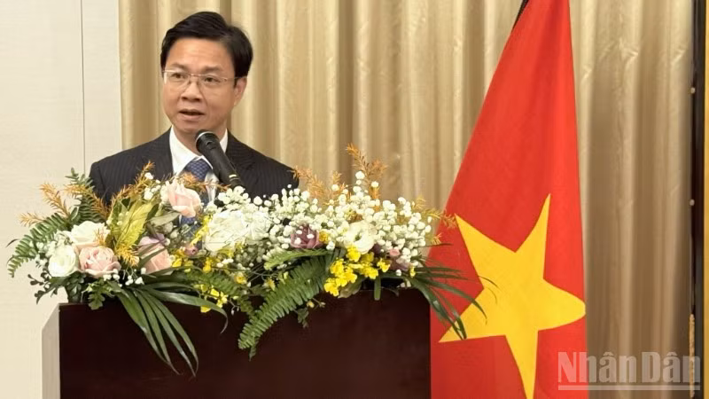 Thứ trưởng Ngoại giao Ngô Lê Văn phát biểu tại buổi lễ. (Ảnh: TRUNG HƯNG)