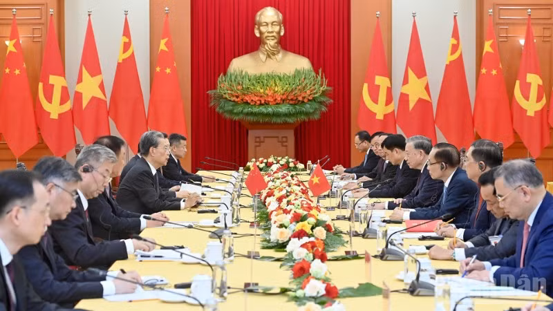 Tổng Bí thư Tô Lâm tiếp Ủy viên trưởng Nhân đại toàn quốc Trung Quốc Triệu Lạc Tế. (Ảnh: ĐĂNG KHOA)