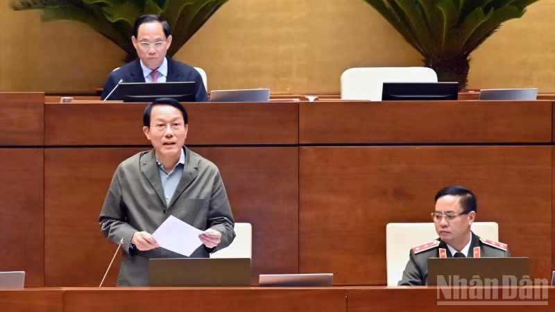 Bộ trưởng Công an Lương Tam Quang phát biểu giải trình, làm rõ một số nội dung đại biểu Quốc hội quan tâm. (Ảnh: DUY LINH)