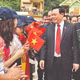 Chủ tịch Quốc hội Vương Đình Huệ với thầy và trò Trường THPT Kỳ Sơn, tỉnh Nghệ An.