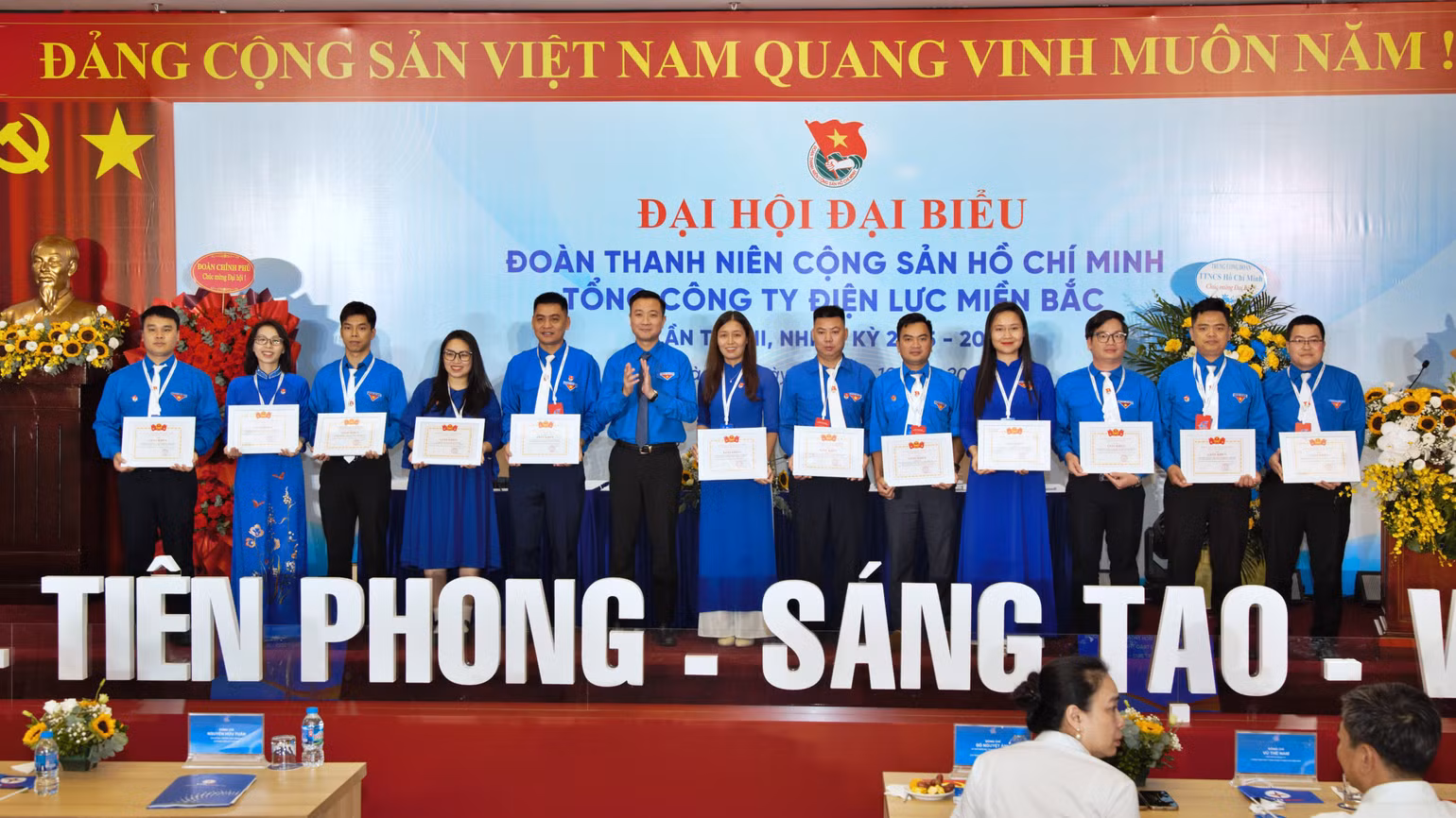 khen-thuong-tap-the-va-ca-nhan-co-thanh-tich-tieu-bieu-giai-doan-2022-2025-trong-phong-trao-dtn.jpg
