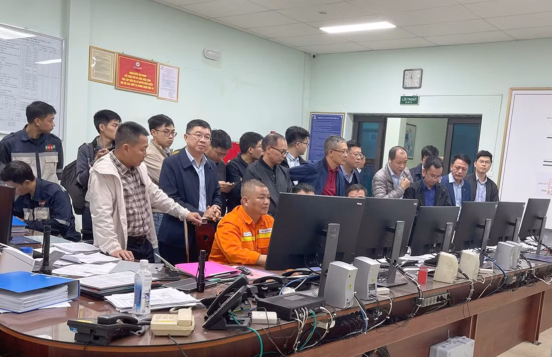 anh1dongdienhoabinh15122025-20251215102815023.jpg