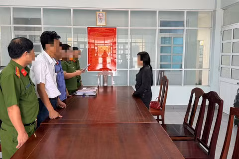 Công an khởi tố một đối tượng. (Ảnh: CTV)