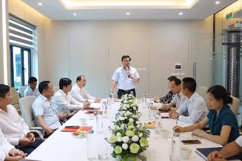 Chủ tịch Ủy ban nhân dân tỉnh Phú Thọ Trần Duy Đông phát biểu chỉ đạo tại buổi kiểm tra Khu công nghiệp Thái Hòa-Liễn Sơn-Liên Hòa, ngày 4/7.