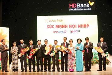 Ngân hàng chính thức đổi tên thành Ngân hàng TMCP Phát triển Thành phố Hồ Chí Minh (HDBank).

Việc đổi tên đánh dấu bước chuyển chiến lược, hướng tới mô hình ngân hàng bán lẻ hiện đại.